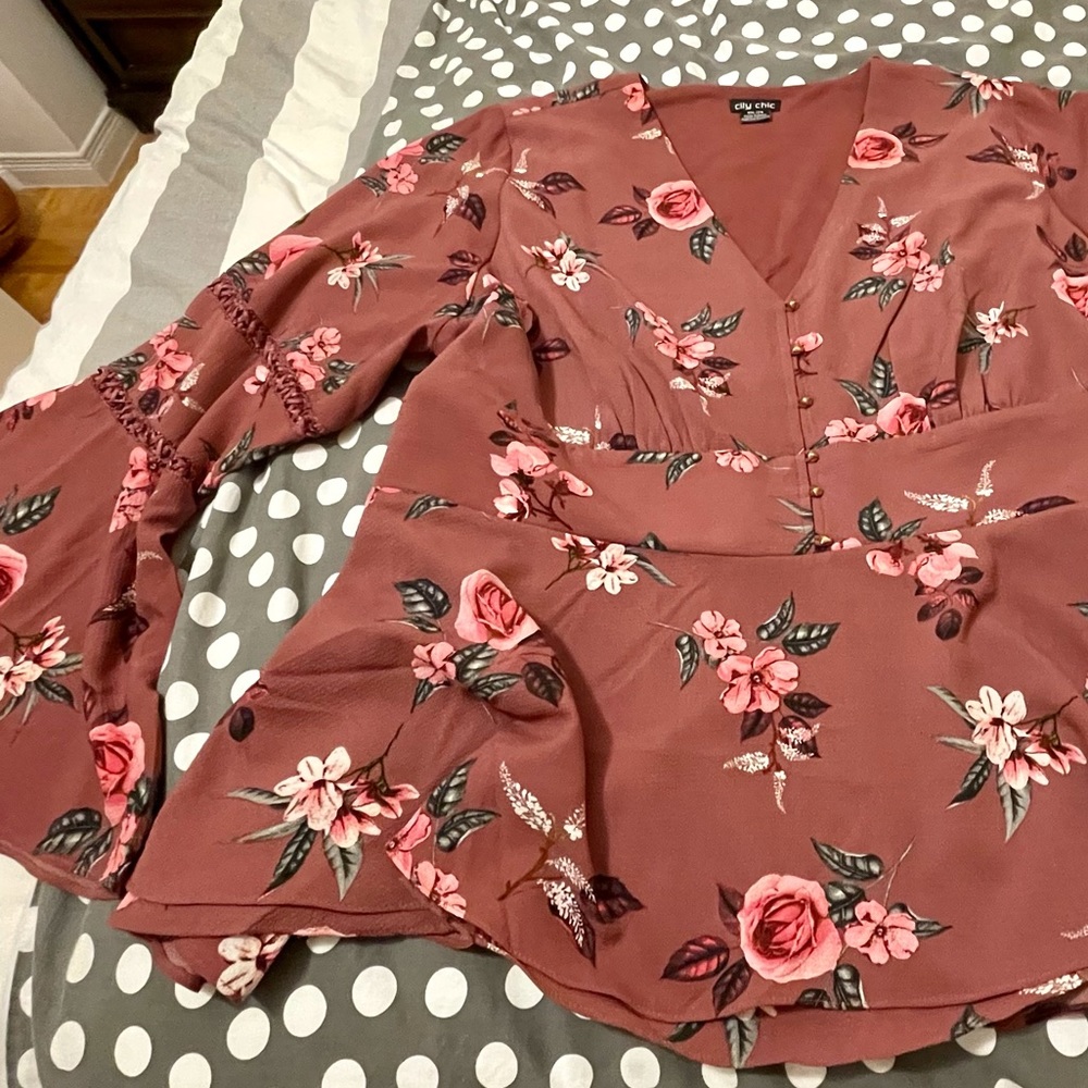 Beautiful slimming City Chic blouse XXL/24 like new condition - Picture 5 of 16